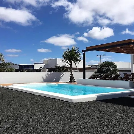 Miramar C3 Beautiful With With Private Heated Pool Wifi Air Conditioning * Playa Blanca (Lanzarote)